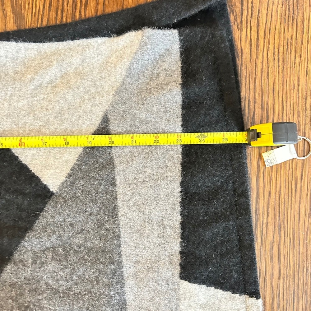 Charter Club Luxury Womens 100% Cashmere Sweater Black Grey Geometric M A0295‎ - Picture 4 of 6